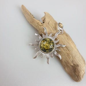 Sterling silver baltisk bärnsten flammande solhänge solcellsdrivet Green pendant