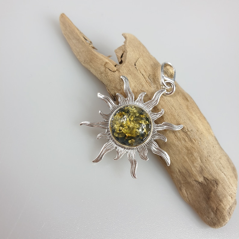 Sterling silver baltisk bärnsten flammande solhänge solcellsdrivet Green pendant