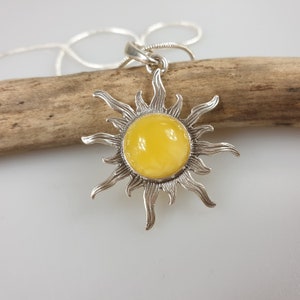 Sterling silver baltisk bärnsten flammande solhänge solcellsdrivet White pendant