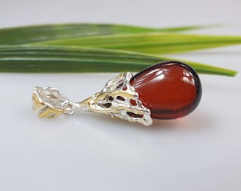 Ruby red Amber pendant. Gold - plated pendant. Deep red Natural Baltic Amber. Handmade jewelry. Natural stone. Luxury amber pendant. Cherry