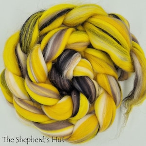 HOUSE COLOURS &#39; Badger&#39;  Merino Blended Top 100 g braid for spinning and felting.