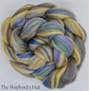 Corriedale &#39;Rock Pool&#39; Blended Top 100 g braid for spinning and felting.