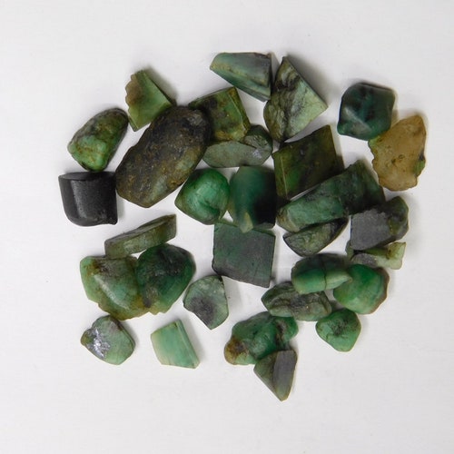 31 Pcs. Top Quality Natural Panna Rough gemstone Cheap Price Green Emerald loose gemstone, Panna Raw gemstone for jewelry 148 shops Cts. N-19624