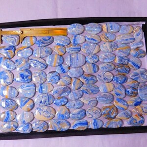 Sheelite bleue, pierre précieuse de sheelite, bijoux de sheelite bleu, grossiste de sheelite, pierre de sheelite, sheelite en vrac, pour la fabrication de bijoux. Lot N-08