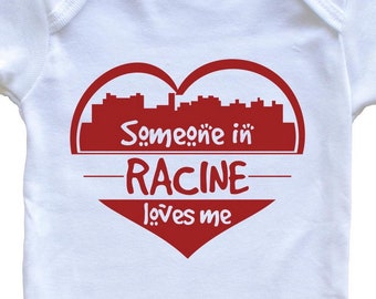 Quelqu'un à Racine m'aime Body bébé Skyline Heart Racine Wisconsin