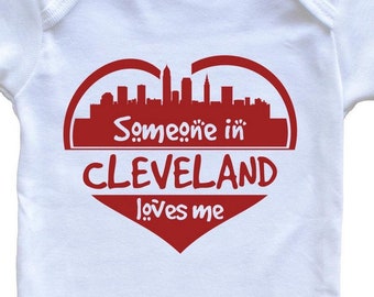 Someone in Cleveland Loves Me Cleveland Ohio Skyline Heart   Baby Bodysuit