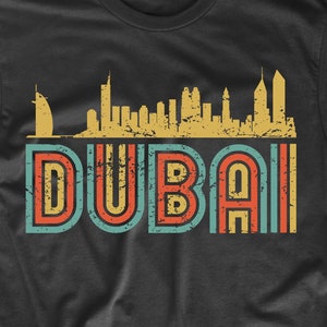 Men&#39;s Dubai Shirt - Retro Vintage Style Dubai United Arab Emirates Skyline T-Shirt