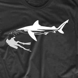 Men&#39;s Shark Shirt - Scuba Diver Swimming With Tiger Shark T-Shirt