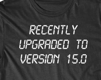 15-jarige verjaardagsshirt - onlangs geüpgraded naar T-shirt versie 15.0 van Really Awesome Shirts - grappig shirt voor 15e verjaardag