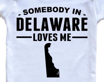 Somebody In Delaware Loves Me   Baby Bodysuit - Delaware Baby Bodysuit