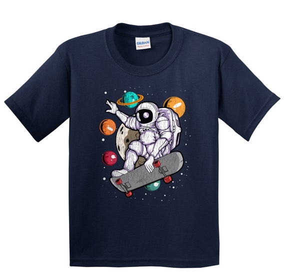 Boys Skateboarding Shirt - Kids Skateboard Shirt - Skateboarding Gift for Kids - Skateboarder Astronaut Outer Space Spaceman Youth T-Shirt