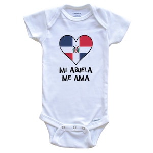 Body de bebé con la bandera de República Dominicana en español y corazón de mi abuela me ama - Mi abuela me ama - Body de bebé de una pieza