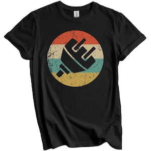Electrician Shirt - Electrician Gift - Vintage Retro Electric Plug T-Shirt - Electrician Icon Shirt