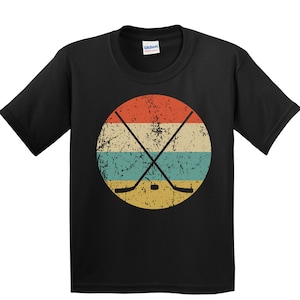 Kids Hockey Shirt - Retro Crossed Hockey Sticks and Puck Icon Youth Hockey T-Shirt - Hockey Gift for Boys
