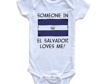 Jemand in El Salvador liebt mich El Salvadorian Flagge Baby Body - Einteiliger Baby Body