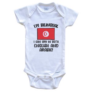 Je suis bilingue et je pleure en anglais et en arabe Body bébé amusant avec le drapeau tunisien - Tunisie Une pièce