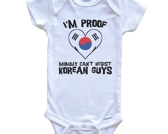 Soy la prueba de que mamá no puede resistirse a los chicos coreanos Body de bebé con corazón y bandera de Corea del Sur - Mono de bebé de una pieza lindo