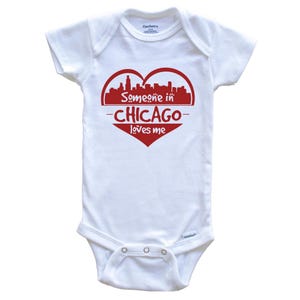 Someone in Chicago Loves Me Chicago Illinois Skyline Heart   Baby Bodysuit