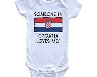 Body de bebé con la bandera de Croacia y la frase "Alguien en Croacia me ama" - Body de bebé de una pieza