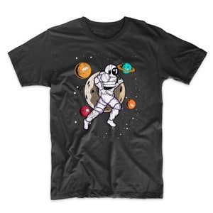 Men&#39;s Marathon Shirt - Runner Astronaut Outer Space Spaceman Distressed T-Shirt