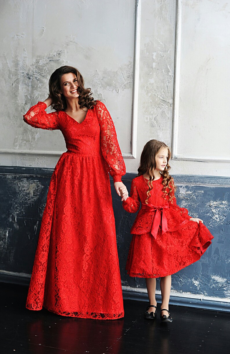 matching red dresses for mother and daughter