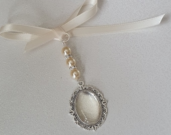 Wedding Bouquet Charm, bridal charm, photo frame charm, Oval Silver Locket Pendant, Ivory pearls, glass cover, gift bag