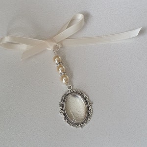 Wedding Bouquet Charm, bridal charm, photo frame charm, Oval Silver Locket Pendant, Ivory pearls, glass cover, gift bag