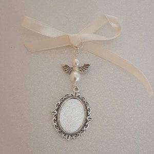 Ciondolo con foto per bouquet da sposa, ciondolo ovale in argento con bouquet, angelo, perle bianche e sacchetto regalo in organza