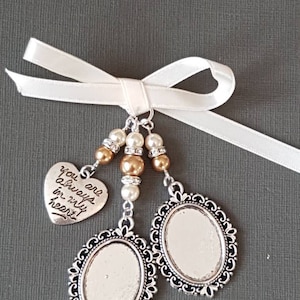 Ciondolo ovale in argento con doppio bouquet, un ciondolo &quot;sempre nel mio cuore&quot; con perle color avorio e oro, coperture in vetro e un sacchetto regalo in organza.