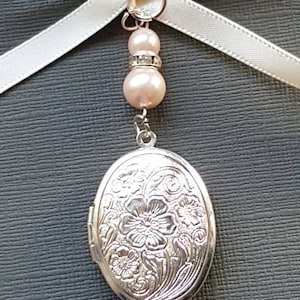 Wedding Bouquet Photo Charm Bridal Charm Oval Silver Bouquet Locket with pale Pink Pearls and Organza gift bag image 2