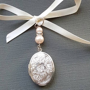 Wedding Bouquet Photo Charm Bridal Charm Oval Silver Bouquet Locket with pale Pink Pearls and Organza gift bag image 1