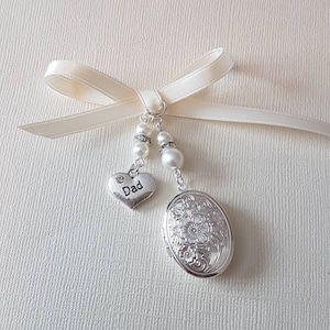 Cornice per foto da sposa con ciondolo a forma di bouquet, ovale, in argento con rilievo, con ciondolo &quot;Papà&quot; con perle avorio e sacchetto regalo
