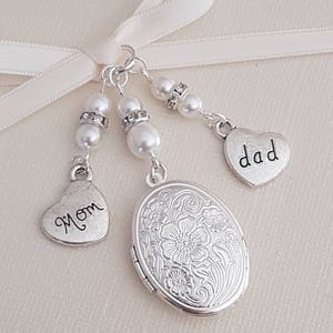 Cornice per foto da sposa con ciondolo a forma di bouquet, ovale, in argento con ciondoli in rilievo con &quot;mamma&quot; e &quot;papà&quot;, perle avorio e sacchetto regalo.