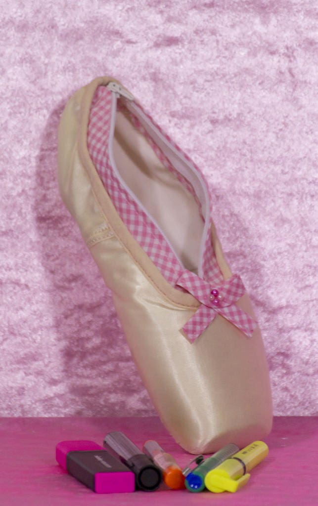 Trousse Chausson Rose Dans Un Véritable de Danse.