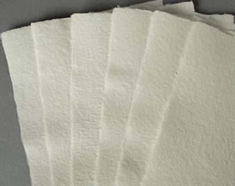 6 Blatt handgeschöpftes Papier ca. A4, cremefarbenes Büttenpapier geeignet als Malpapier und Schreibpapier