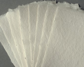 8 Blatt handgeschöpftes Papier ca. A5, cremeweißes Büttenpapier geeignet als Briefpapier, Künstlerpapier