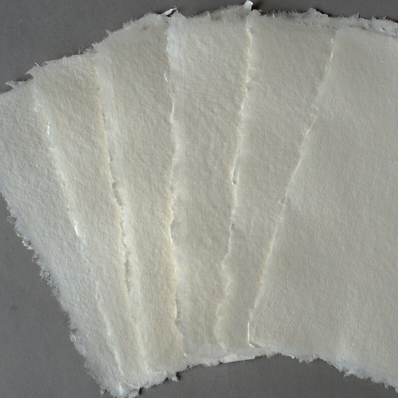 6 Blatt handgeschöpftes Papier, ca. A5, cremeweißes Büttenpapier geeignet als Briefpapier, Malpapier, Künstlerpapier Bild 1