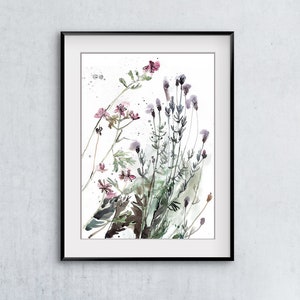 Puede incluir: Acuarela de un ramo de flores silvestres rosas y moradas con hojas y tallos verdes sobre un fondo blanco.