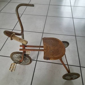 Antique rusty old tricycle