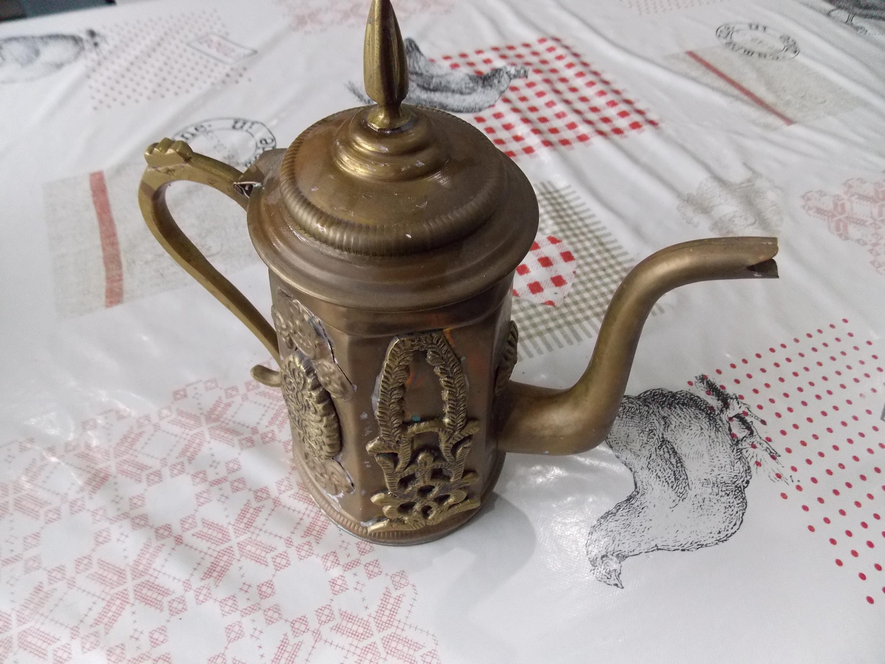 Laiton Antique Pot à Café Thé Bouilloire Pichet, Peut-Être Du Moyen Orient