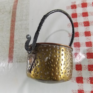 chaudron de fée de laiton de cru, mini chaudron rituel de taille, chaudron de sorcières, outils rituels de wiccan, décor païen d&#39;autel