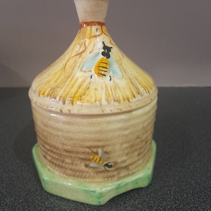 Chinese honingpot met bijen erop. Fortnum en Mason