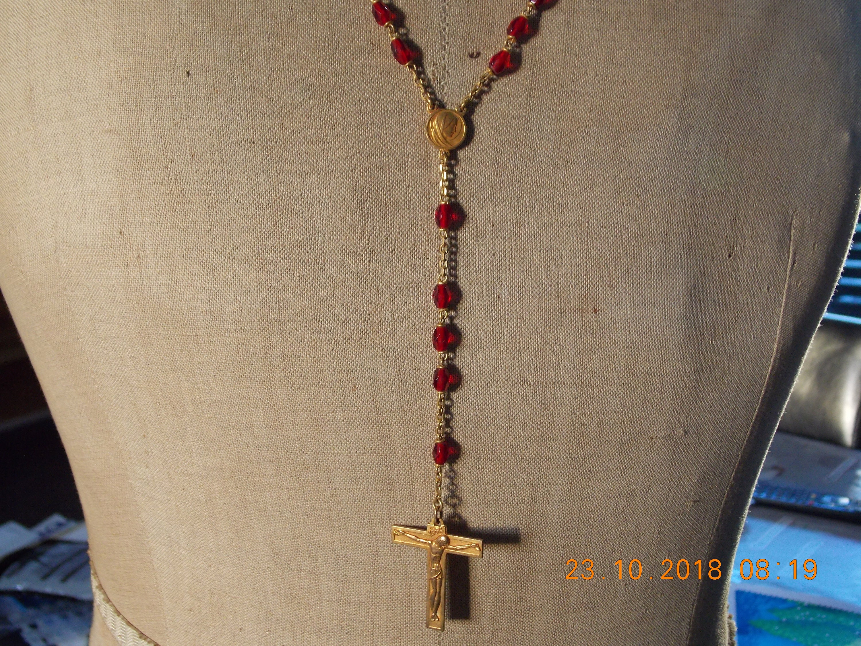 Français Vintage Rosary Beds Necklace avec Perles de Verre Rouge Crucifix Croix Chaîne Religieuse Jé