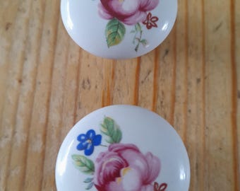 Para zabytkowych francuskich ceramicznych gałek do szuflad z motywem róży