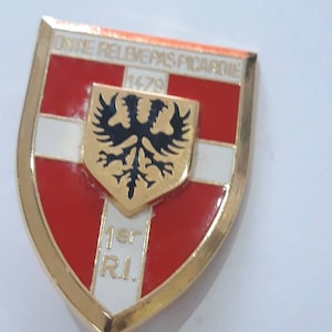 Vintage French military badge medal