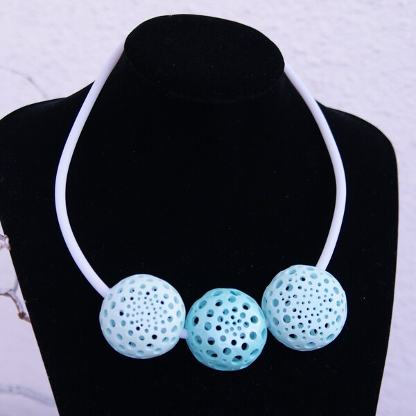 Collier bavoir turquoise, collier en argile polymère fait à la main, collier de déclaration en polymère, collier artistique, collier de déclaration abstraite pour artiste