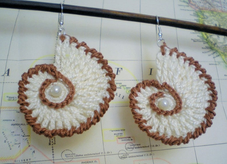 Crochet Ohrringe mit Perle Muscheln Bild 1