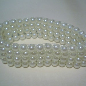 white pearls simple bracelet