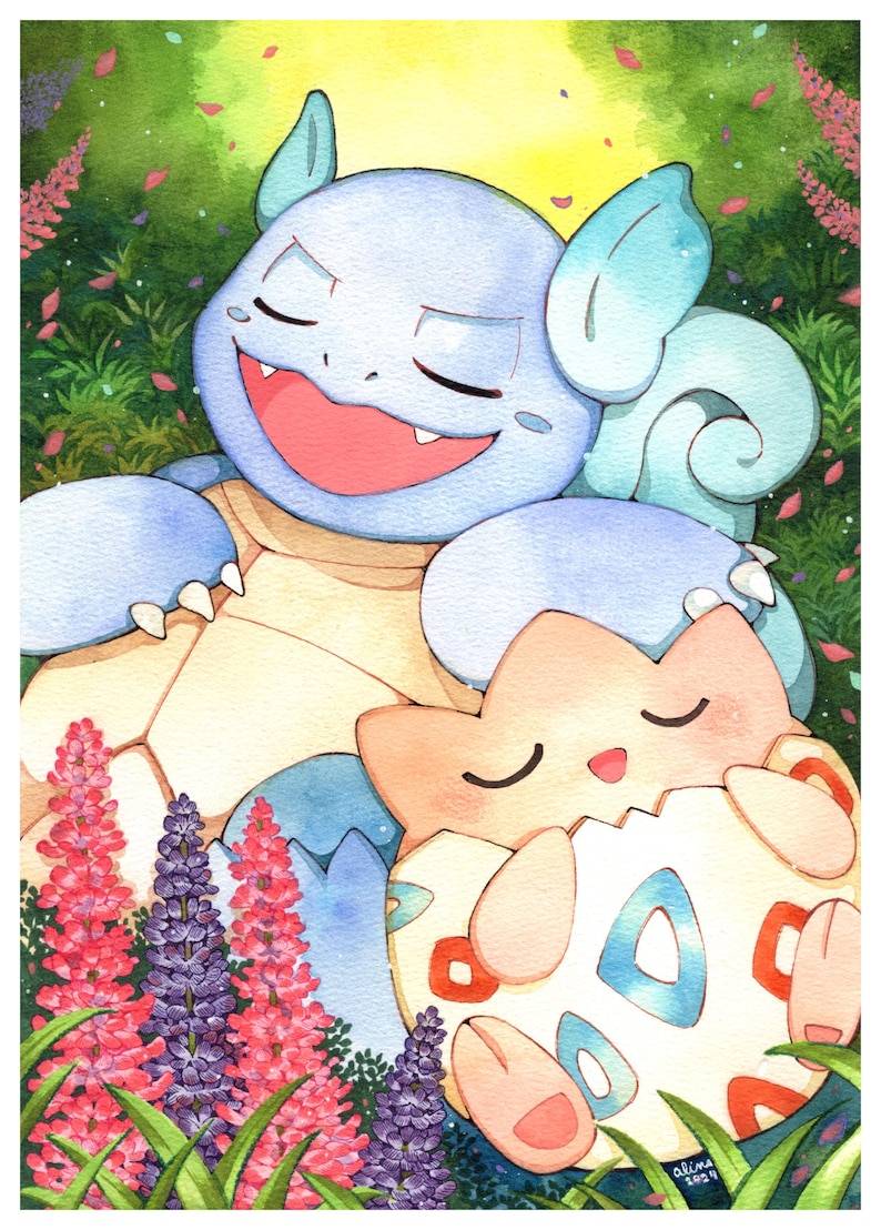K&ouml;nnte beinhalten: Aquarellillustration von zwei Zeichentrickfiguren, einem blauen, schildkr&ouml;tenartigen Wesen und einer cremefarbenen, eif&ouml;rmigen Figur, die sich aneinander kuscheln. Der Hintergrund zeigt &uuml;ppiges gr&uuml;nes Laub, rosa und lila Blumen und einen sanften gelben Himmel.