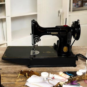 1952 Singer Featherweight 221 Sewing Machine w/ Case - Serial #AL179120